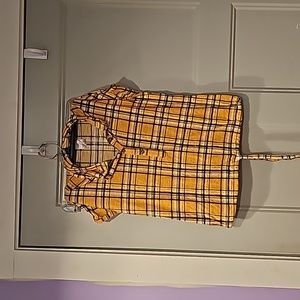 Yellow size large no boundaries shirt plaid with black.